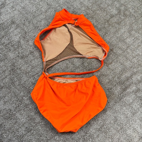 Dance Costume - Picture 2 of 4